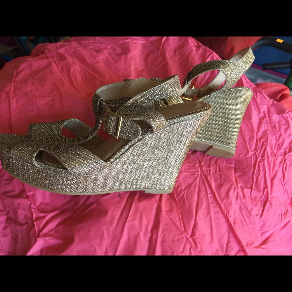 Shoe - Picture 2 of 2